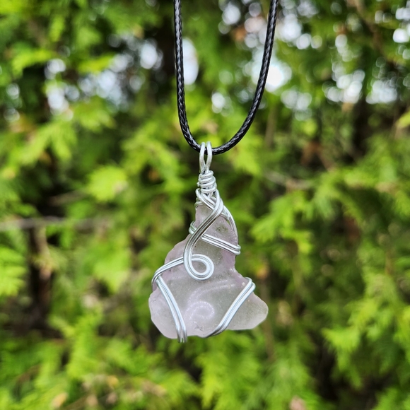 Handmade beach glass necklace - Picture 1 of 3